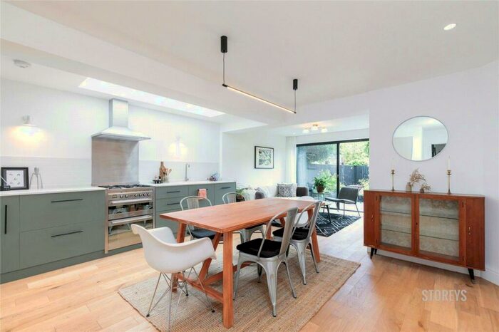 2 Bedroom Apartment To Rent In Coopersale Road, Hackney, London, E9