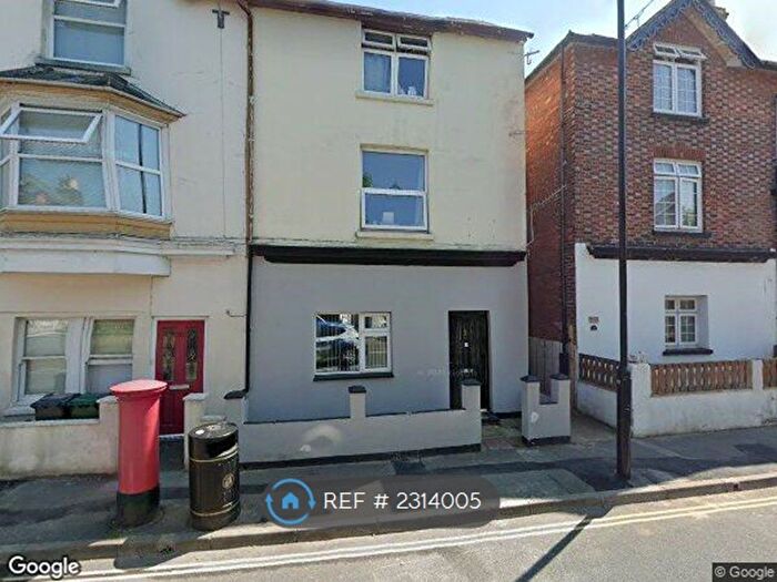 3 Bedroom Maisonette To Rent In Avenue Road, Sandown, PO36