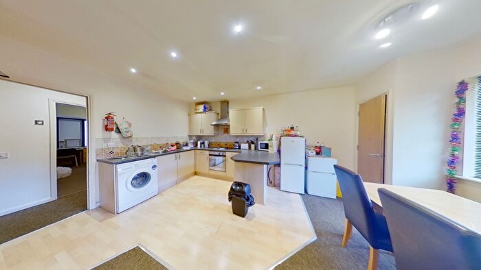 2 Bedroom Flat To Rent In Flat Royal Victoria Court, NG7