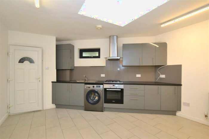 2 Bedroom Flat To Rent In London Road, Isleworth, TW7