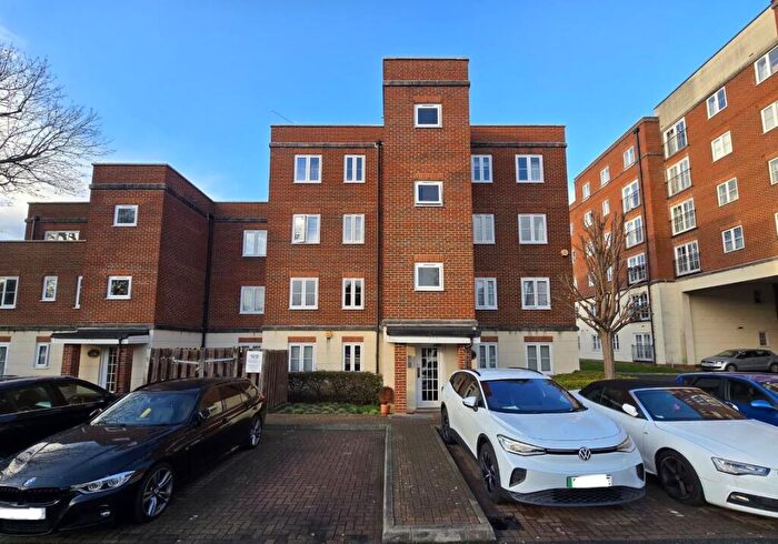 2 Bedroom Flat For Sale In Dukes Court, Lordship Lane, East Dulwich, London, SE22