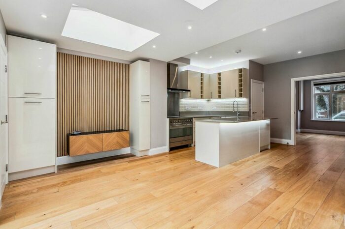 3 Bedroom Property To Rent In Manor Grove, Richmond, TW9