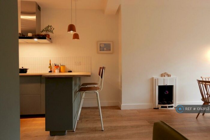 3 Bedroom Flat To Rent In Cleland House, London, E2