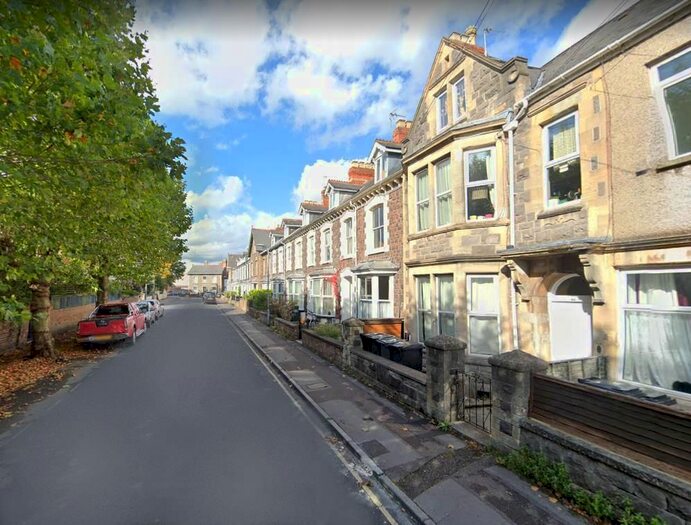 Studio To Rent In Belvedere Road, Taunton TA1