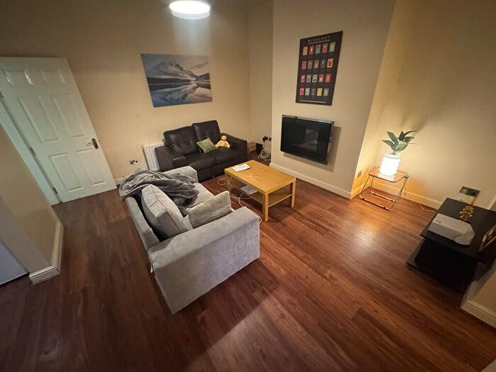 2 Bedroom Flat To Rent In Helmsley Road, Newcastle Upon Tyne, NE2