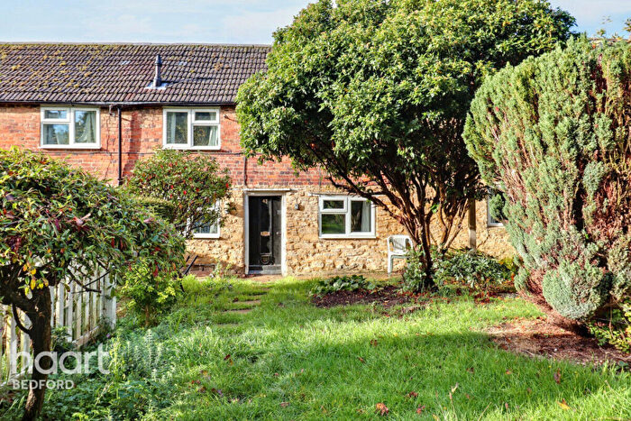 3 Bedroom Cottage To Rent In High Street, Bedford, MK43