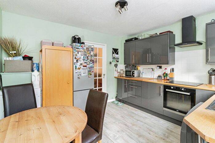 2 Bedroom End Of Terrace House For Sale In Kinnerton Way, Exeter, EX4