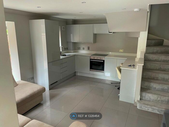 1 Bedroom Semi-Detached House To Rent In Devoil Close, Guildford, GU4