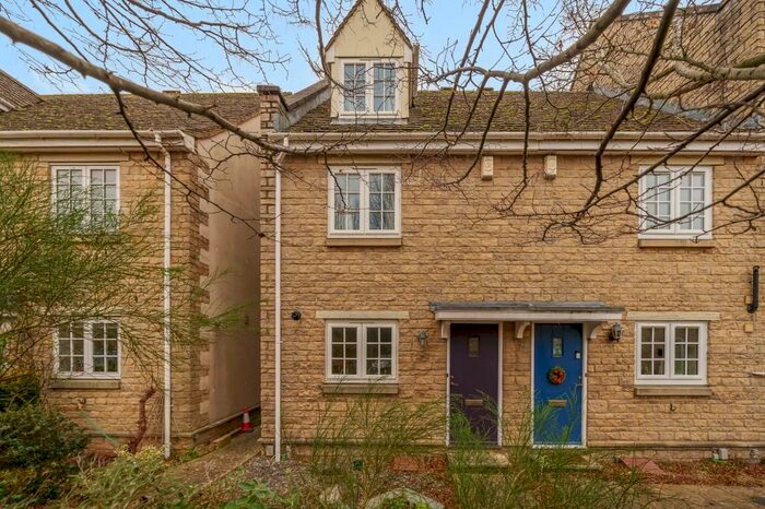3 Bedroom End Of Terrace House To Rent In Swan Court, Witney, OX28