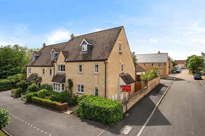 5 Bedroom Semi-Detached House For Sale In Willow Drive, Carterton, OX18