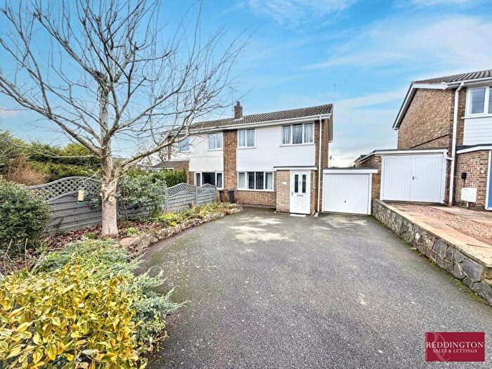 3 Bedroom Semi Detached House For Sale In Tithe Close, Thringstone, Coalville, LE67