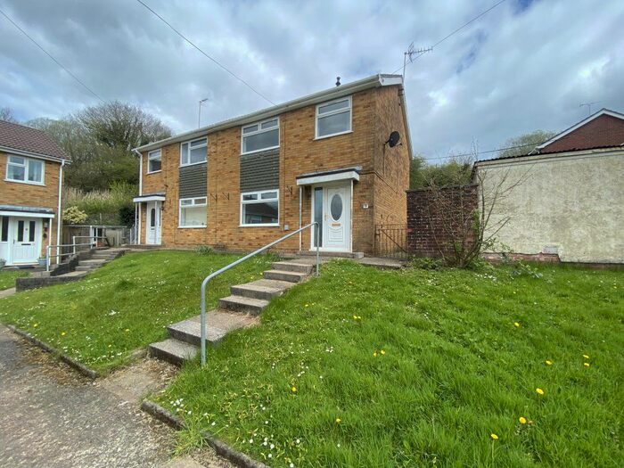 2 Bedroom Property To Rent In Coundley Close, Fleur De Lis, Blackwood, NP12