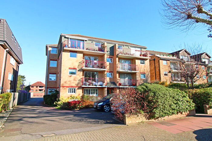 2 Bedroom Flat For Sale In Overbury Avenue, Beckenham, BR3