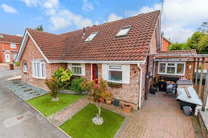 3 Bedroom Bungalow For Sale In Woolwich Close, Chatham, Kent, ME5