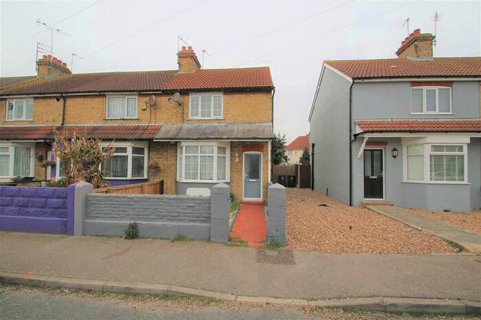 3 Bedroom Semi-Detached House To Rent In Carrs Road, Clacton-on-sea, CO15