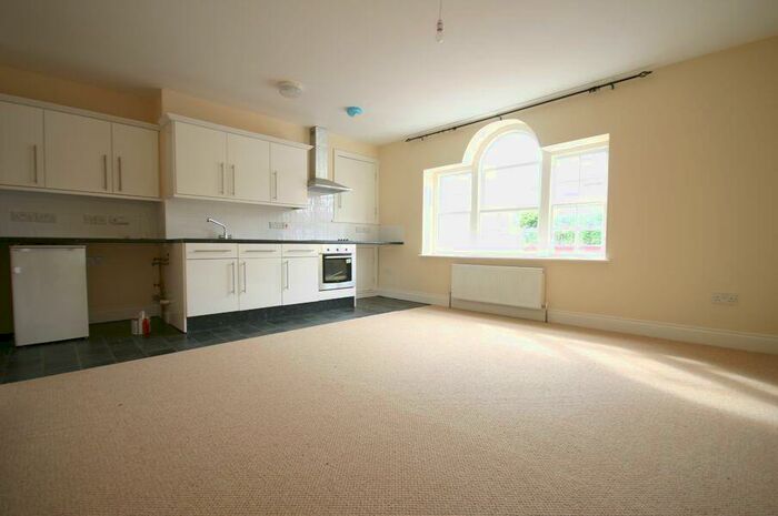 1 Bedroom Apartment To Rent In Baker Street, Enfield, Middlesex, EN1