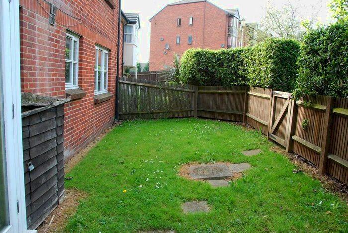 2 Bedroom Flat For Sale In Curtis Drive, London, W3