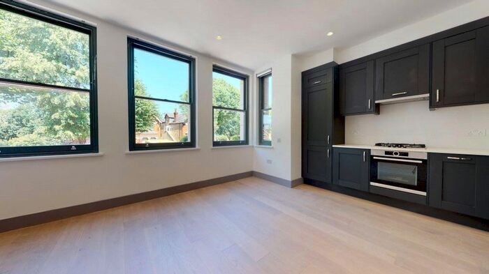 2 Bedroom Flat To Rent In Carlton Road, London, W5