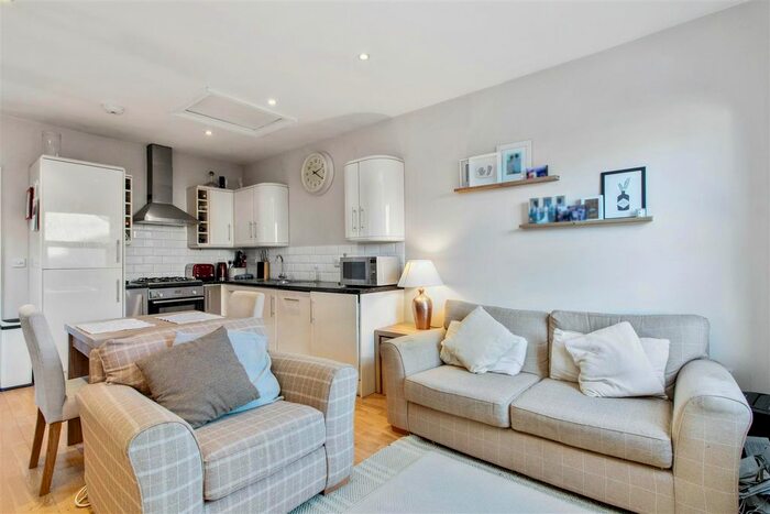 2 Bedroom Flat To Rent In Kingston Road, London, SW20