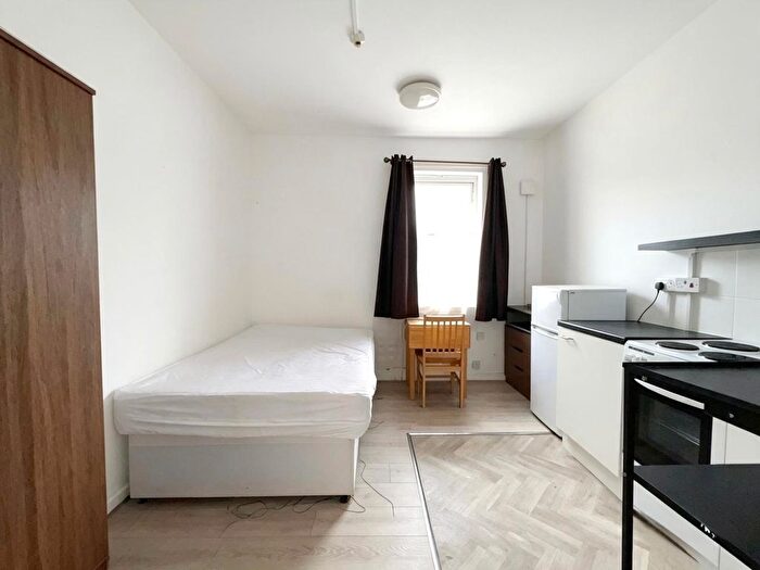 Studio To Rent In Studio Flat, Cyprus Road, N3