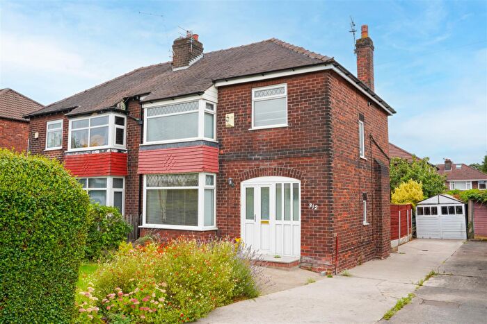 3 Bedroom Semi-Detached House For Sale In Brinnington Road, Stockport, SK5