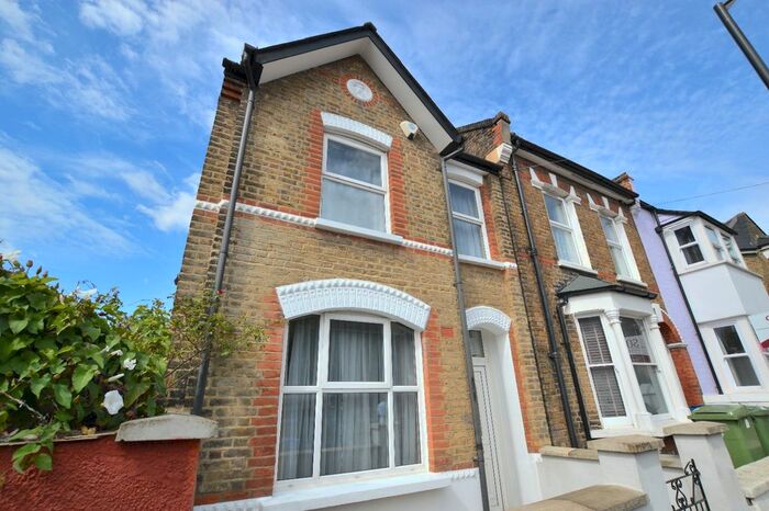 3 Bedroom Detached House To Rent In Borland Road, London, SE15