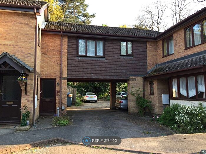 1 Bedroom Flat To Rent In Wynne Gardens, Church Crookham, Fleet, GU52