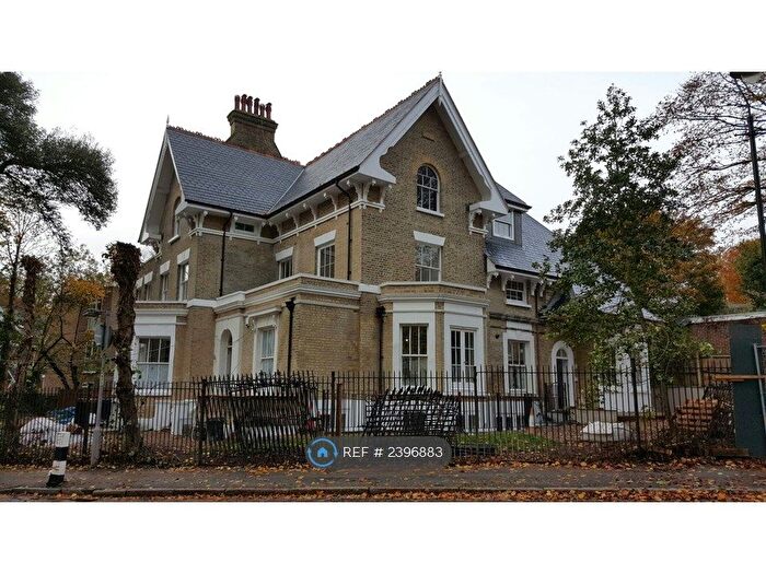 2 Bedroom Flat To Rent In Fox Hill, London, SE19