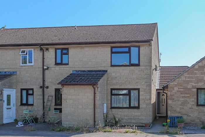 2 Bedroom Maisonette To Rent In Hill View, Carterton, OX18