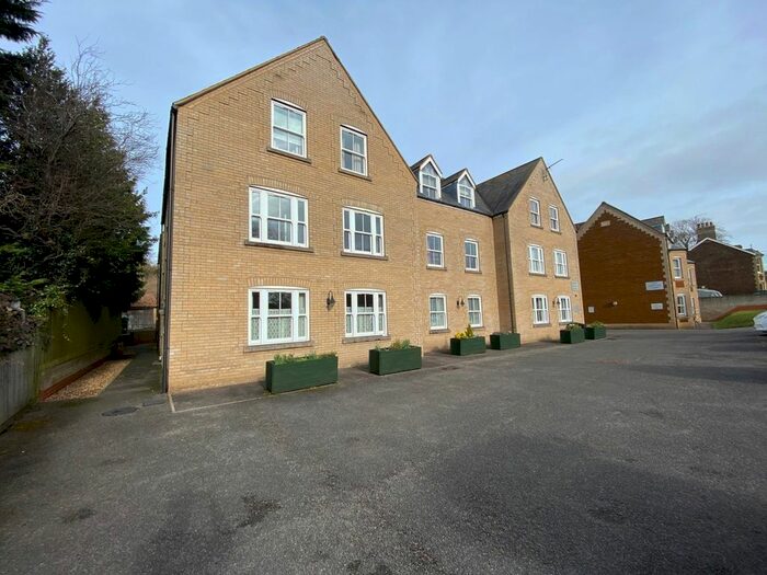 2 Bedroom Flat To Rent In Howdale Road, Downham Market, PE38