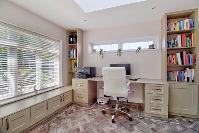 5 Bedroom Detached House For Sale In Reading Road, Winnersh, Wokingham, RG41