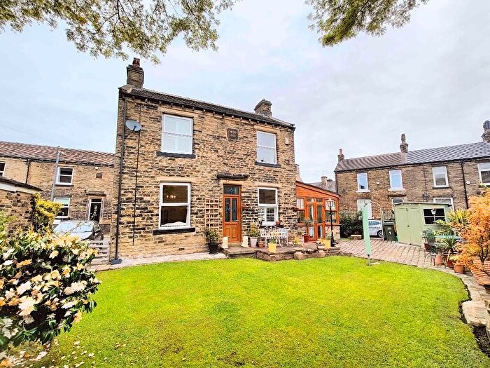 2 Bedroom Detached House For Sale In South Grove, Hove Edge, HD6