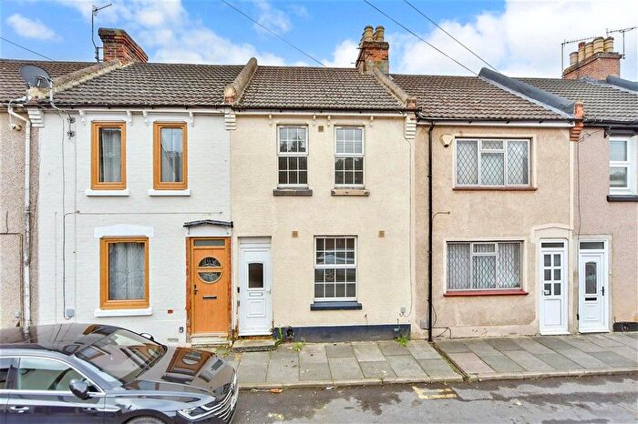 3 Bedroom Terraced House For Sale In First Avenue, Chatham, Kent, ME4