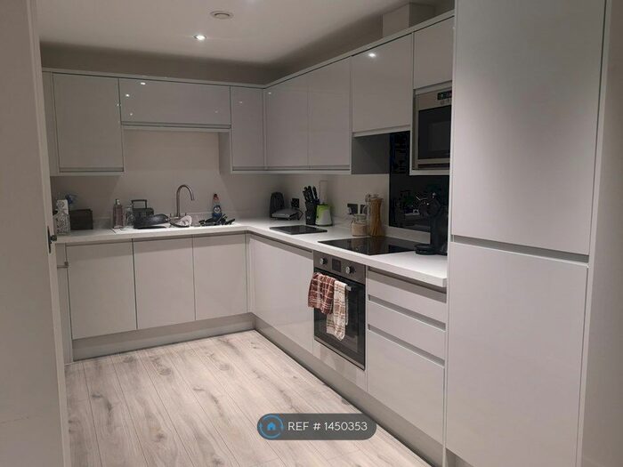 2 Bedroom Flat To Rent In The Old Cornmill, Horsforth, Leeds, LS18