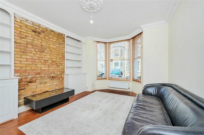2 Bedroom Flat To Rent In Sandmere Road, Clapham, London, SW4