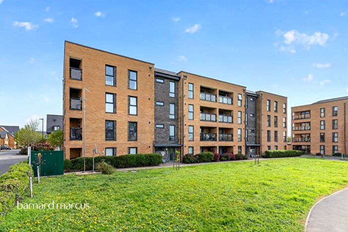 1 Bedroom Apartment For Sale In Tala Close, Surbiton, KT6