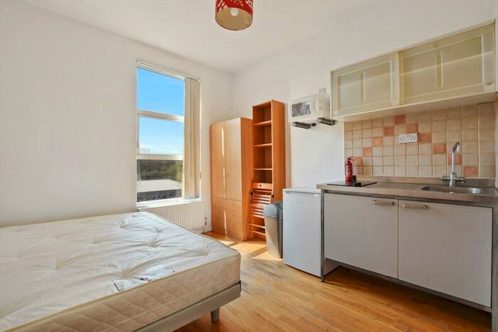 Apartment To Rent In Chalk Farm Road, London, NW1