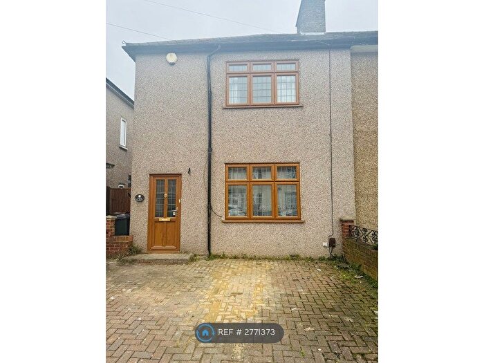 3 Bedroom Terraced House To Rent In Baron Road, Dagenham, RM8
