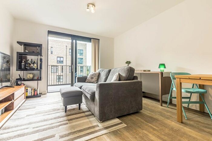 1 Bedroom Apartment To Rent In Kingfisher Heights, Royal Docks, E16