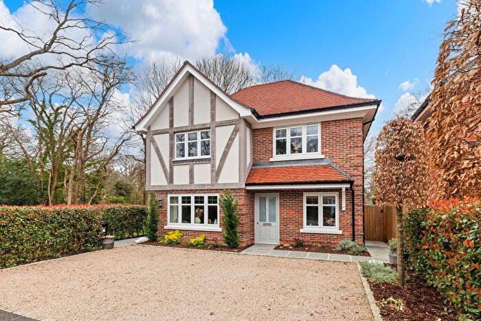 4 Bedroom Detached House For Sale In Bigshotte Court, Crowthorne, RG45