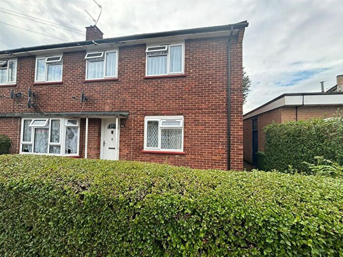 2 Bedroom Maisonette To Rent In Snowden Avenue, Hillingdon, UB10