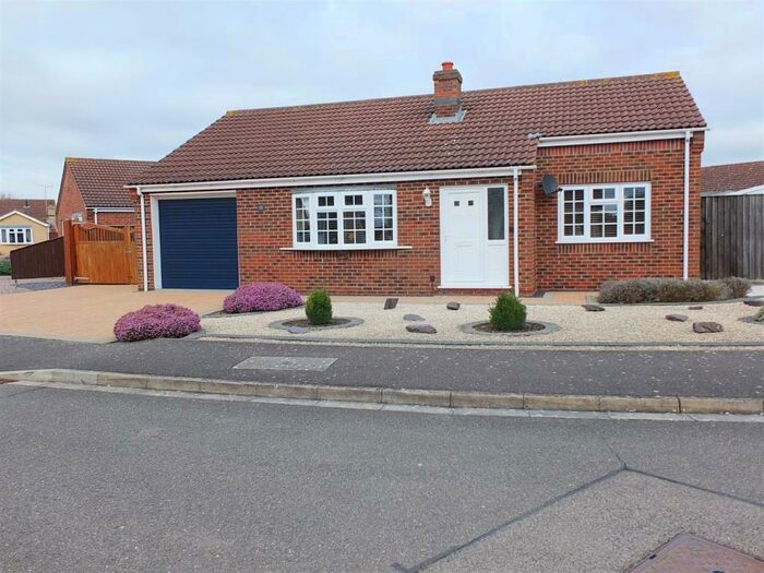 2 Bedroom Detached Bungalow For Sale In Skelton Drive, Long Sutton
