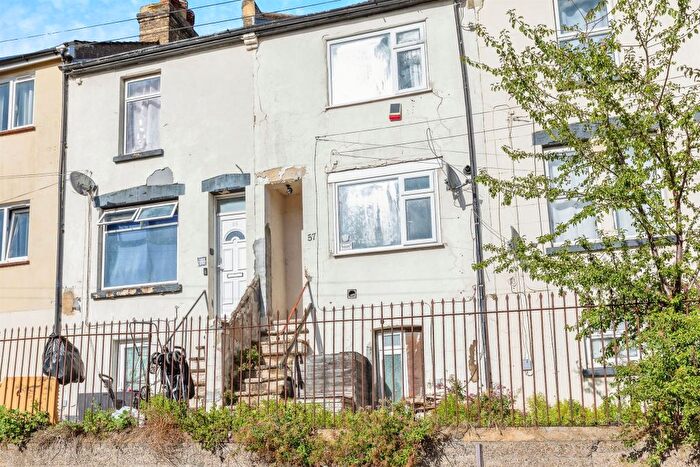 3 Bedroom Terraced House For Sale In Upper Luton Road, Chatham, ME5