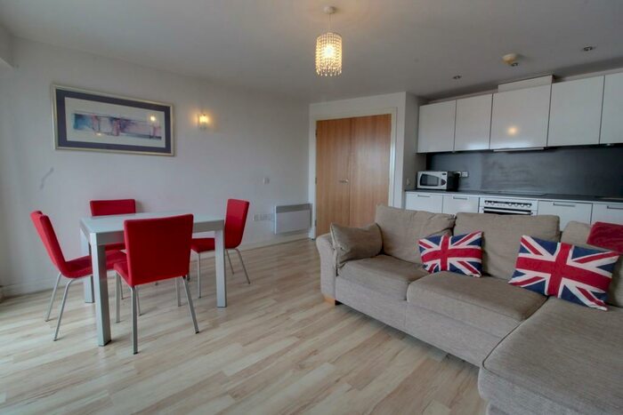 2 Bedroom Apartment To Rent In Islington Gates, Fleet Street, Birmingham, B3