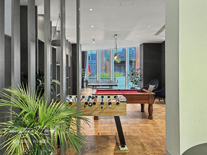 1 Bedroom Apartment To Rent In Botanic Square, London, E14
