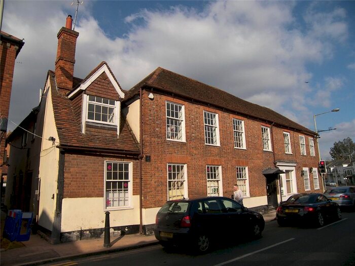 2 Bedroom Flat To Rent In High Street, Twyford, Berkshire, RG10