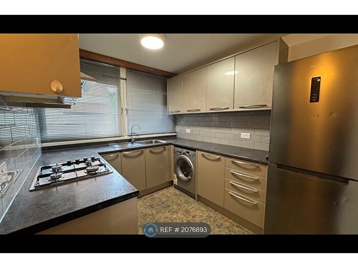 3 Bedroom Flat To Rent In Putney, Putney, SW15