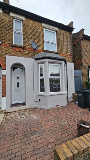 3 Bedroom Property To Rent In Brettenham Rd, London, N18