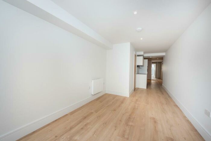 Flat To Rent In Princess Way Redhill, RH1