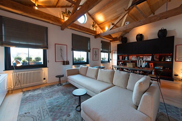 3 Bedroom Flat To Rent In London, SW1X